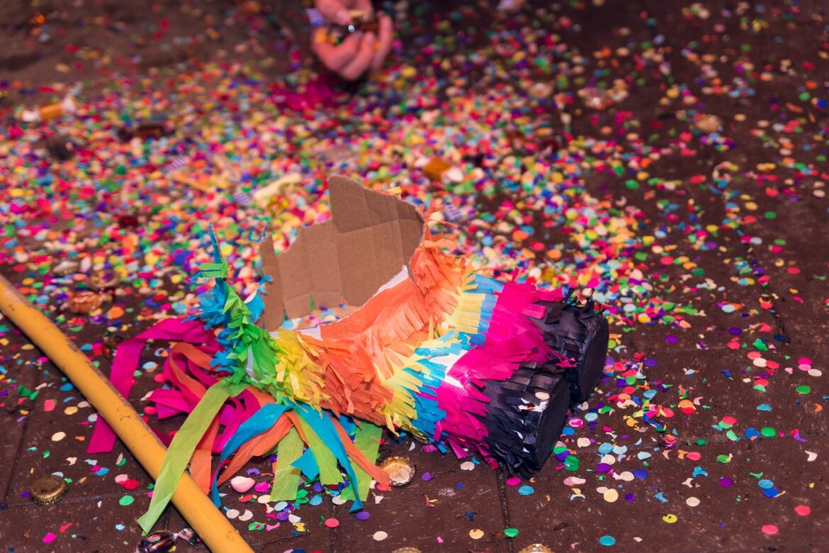 Photo by kliempictures family-friendly party games