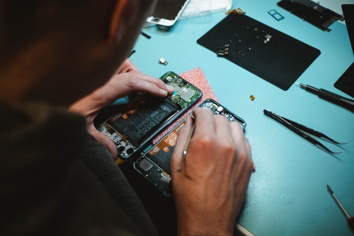 Photo by Kilian Seiler DIY phone repairs